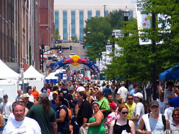 1st Ave crowds