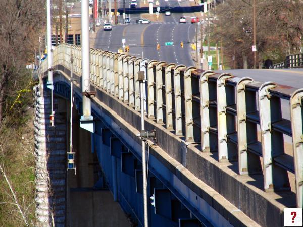 Veterans Memorial Bridge side