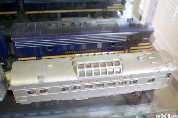 Model Train Lionel Dome Car &amp; L&amp;N Engine