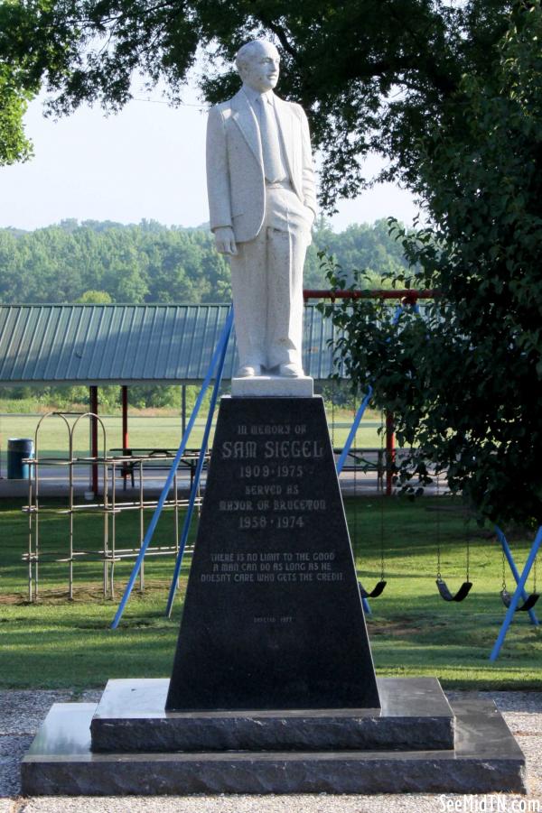 Bruceton: Sam Siegel Statue