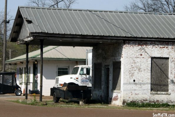 Obion abandoned gas station