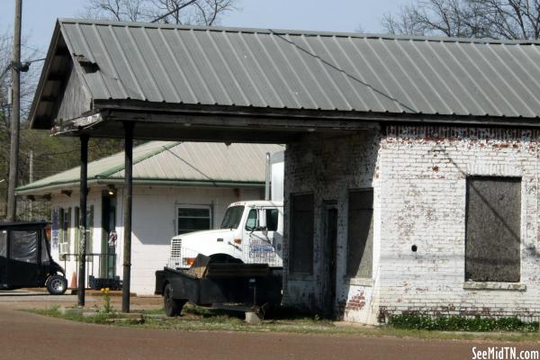 Obion abandoned gas station