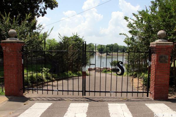 Gate to Trail of Tears Overlook Park