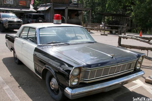 Pickwick Outpost: Ford Galaxie 500 Police Car